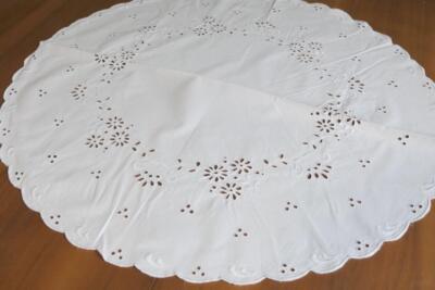 EXQUISITE ALTE HANDARBEIT LEINEN RONDELL LOCH/PLATTSTICH 76x68 CM OVAL R53