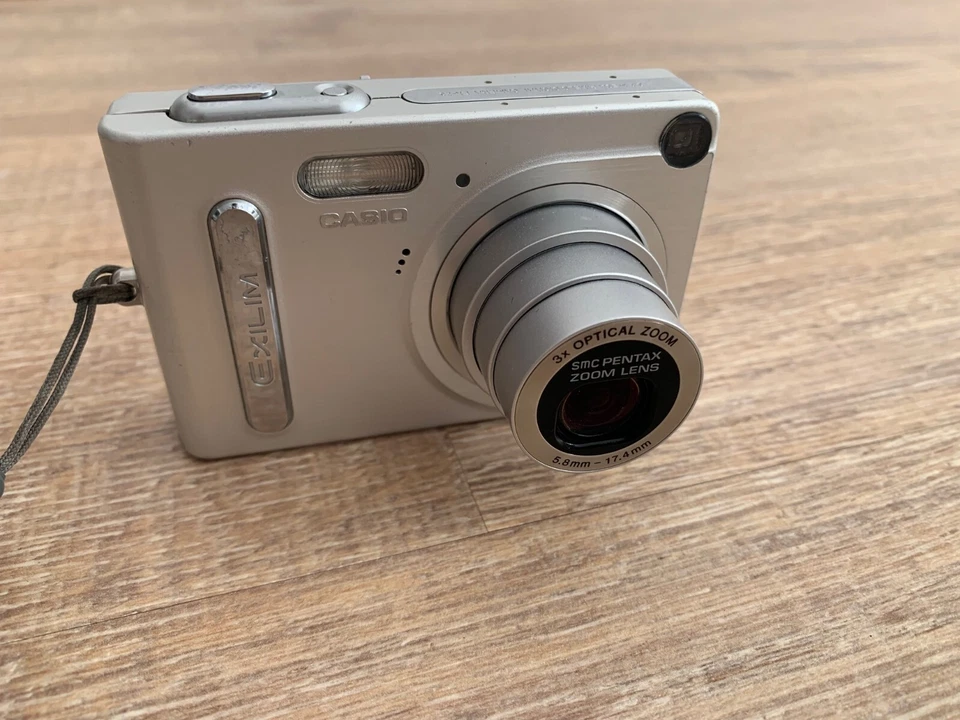 Casio camera digital silber/ 3 mal Zoom/Exilim/ gebraucht/ 3,2 Megapixel - Bild 2 von 4