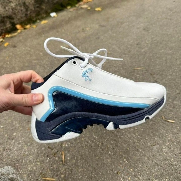 Y2K Shaq 篮球运动鞋青少年 3.5 白色蓝色系带运动鞋 — 第 2/4 张图片