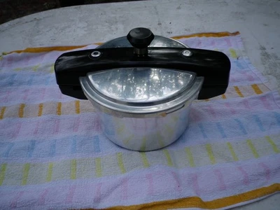 petit autocuiseur de 3 litre en aluminium + panier diamètre 20cm hauteur14cm - Photo 1/4