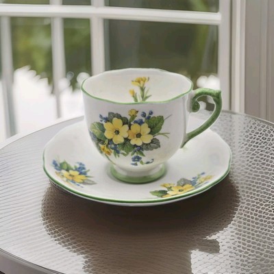 Roslyn Cina Teacup And Saucer Yelliw And Green Primrose Made In England