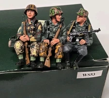 King & Country WS053 WWII German Sitting Sergeant & 2 Riflemen / RETIRED - MIB