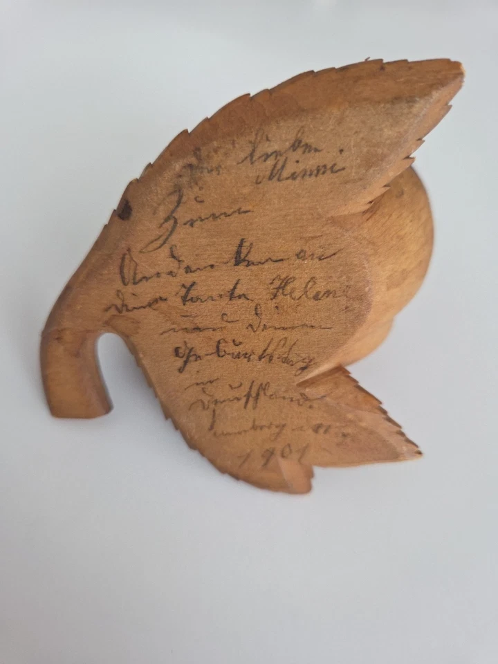 Антикварная резная деревянная яблочная чернильница в стиле Шварцвальда 1900 г. с надписью 1901 г. - Изображение 4 из 4