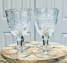 Vintage Indiana Glass Beaded Medallion  Water Ice Tea Goblet Pressed Glass 7-1/8