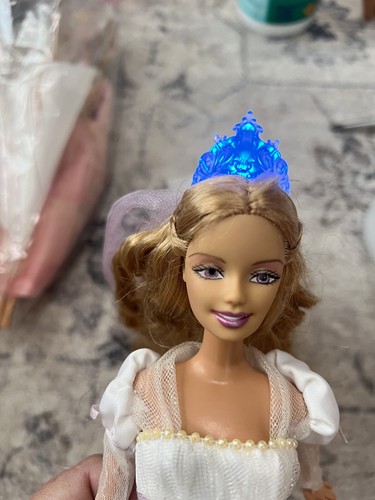 Mattel Raperonzolo's Wedding Barbie 2005 corona illuminata - edizione vernice occhi R - Foto 3 di 12