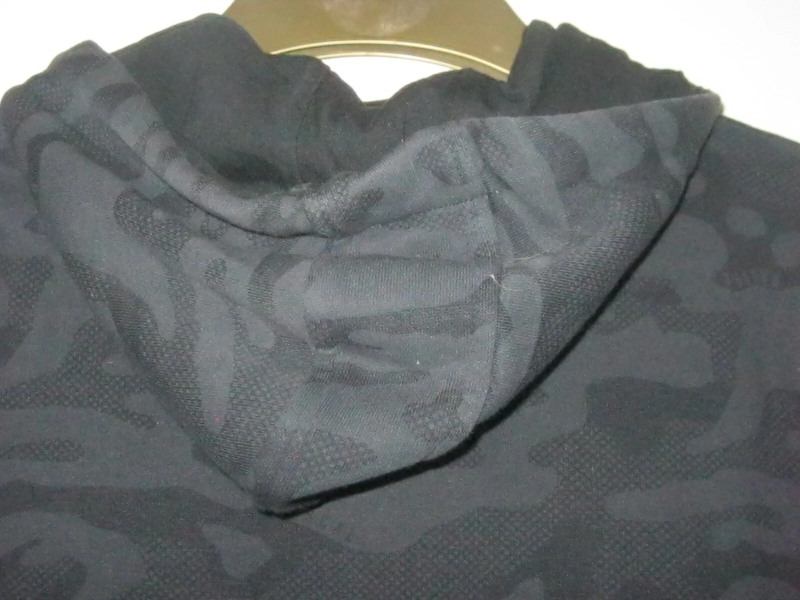 VETEMENTS ABBIGLIAMENTO MASCALZONE FELPA CON CAPPUCCIO MIMETICA CON RETRO IN PILE. Taglia LB. Circa 12 13. Nuovo senza etichette.