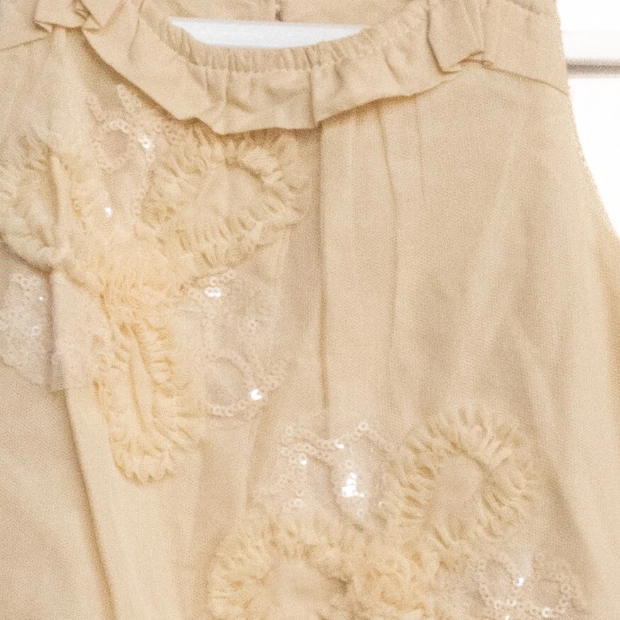 Vestido sin mangas Isobella & Chloe para niñas marfil poliéster lentejuelas en capas midi 5 Foto 4 de 4