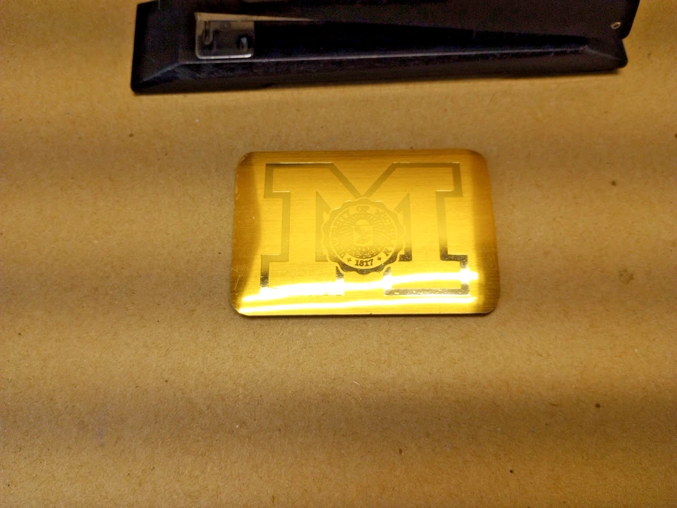 Grapadora de acompañantes University of Michigan U of M negra e imán billetera libreta de direcciones Foto 4 de 4