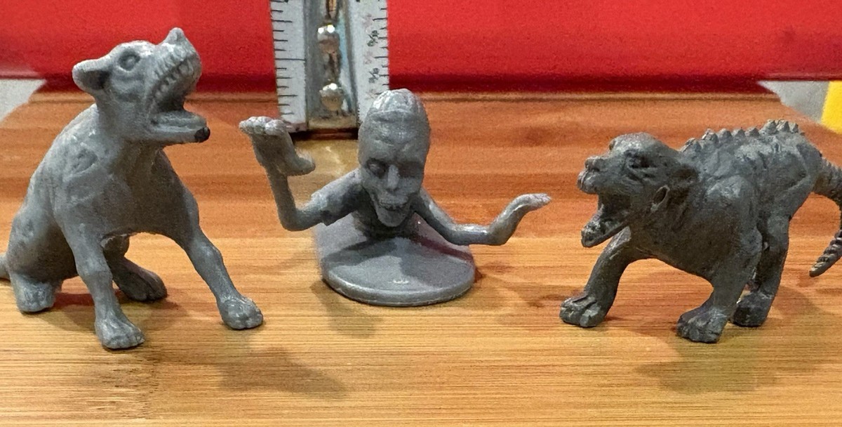 Zombie Figurines 13 grey plastic undead army men toy soldier