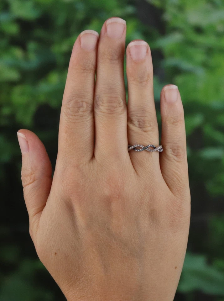 10k White Gold Fancy Blue and White Diamond Ring Twist Crossover Band 5 3/4 - Image 2 of 4