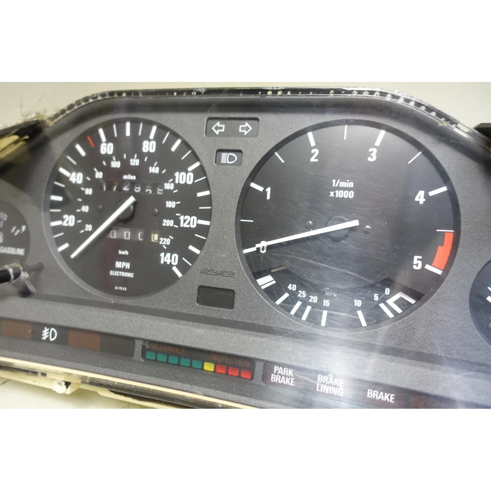 DAMAGED 84-86 BMW E30 318i 325e Instrument Gauge Cluster Panel Speedo Tach OEM - Image 4 of 4