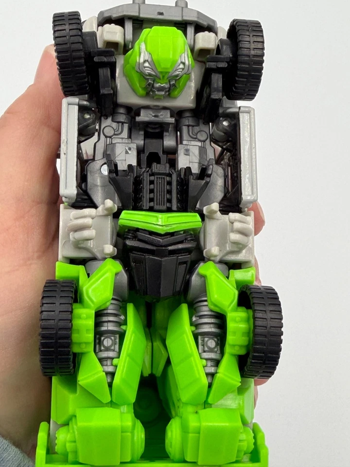 TRANSFORMERS AUTOBOT RATCHET STUDIO SERIES 16 DELUXE CLASS DARK OF THE MOON - Image 2 of 4