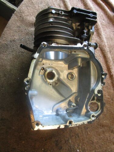 Briggs & Stratton 126T02 engine cylinder case block STD - Picture 3 of 4