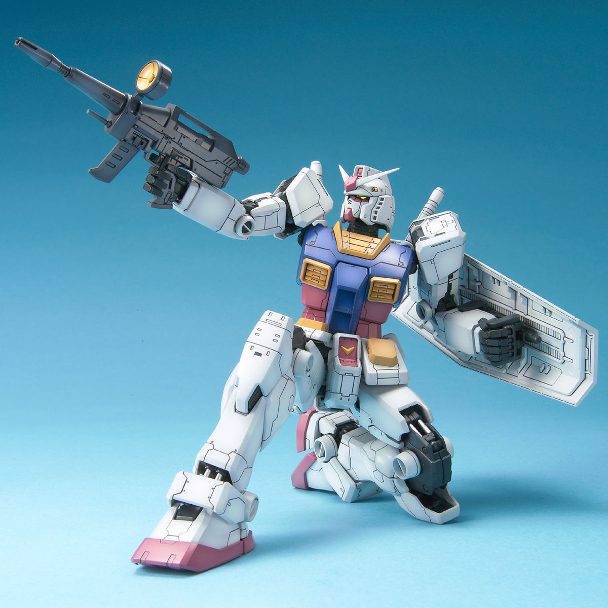 BANDAI - MG 1/100 RX-78-2 ガンダム Ver.ONE YEAR WAR 0079 機動戦士ガンダム 一年戦争 プラモデル(5056957) バンダイスピリッツ Amazon | MG 1/100 RX-78-2 ガンダム Ver.ONE YEAR WAR 0079