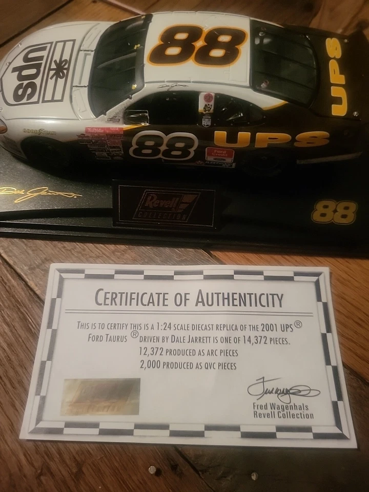 Dale Jarrett #88 2001 Taurus Darlington Win Revell Collection 1:24 Diecast Foto 3 de 4