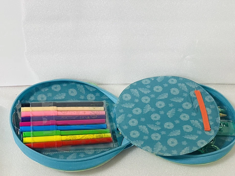 Moana Stationary Art Kit Zip Up Case School Supplies Disney Store - Imagem 4 de 4