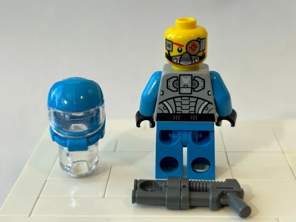 LEGO Max Solarflare minifigure Galaxy Squad Blue Spaceman 70709 gs015 - Image 4 of 4
