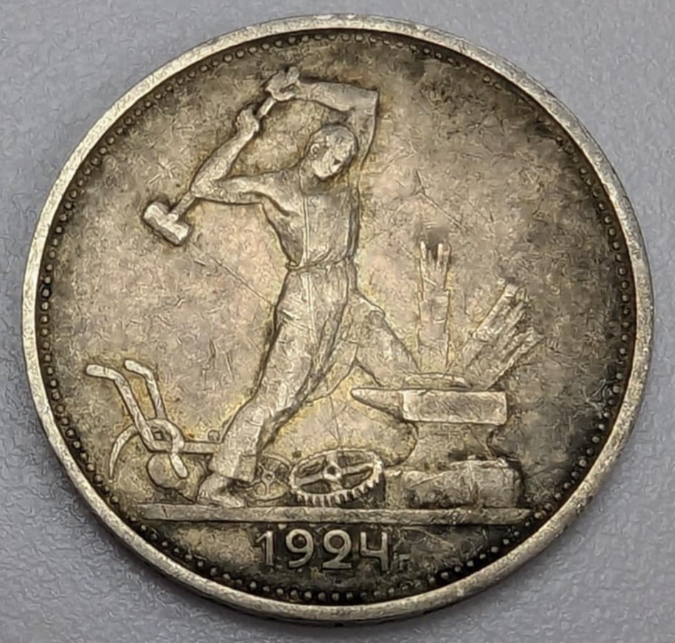 Foto 1 di 8