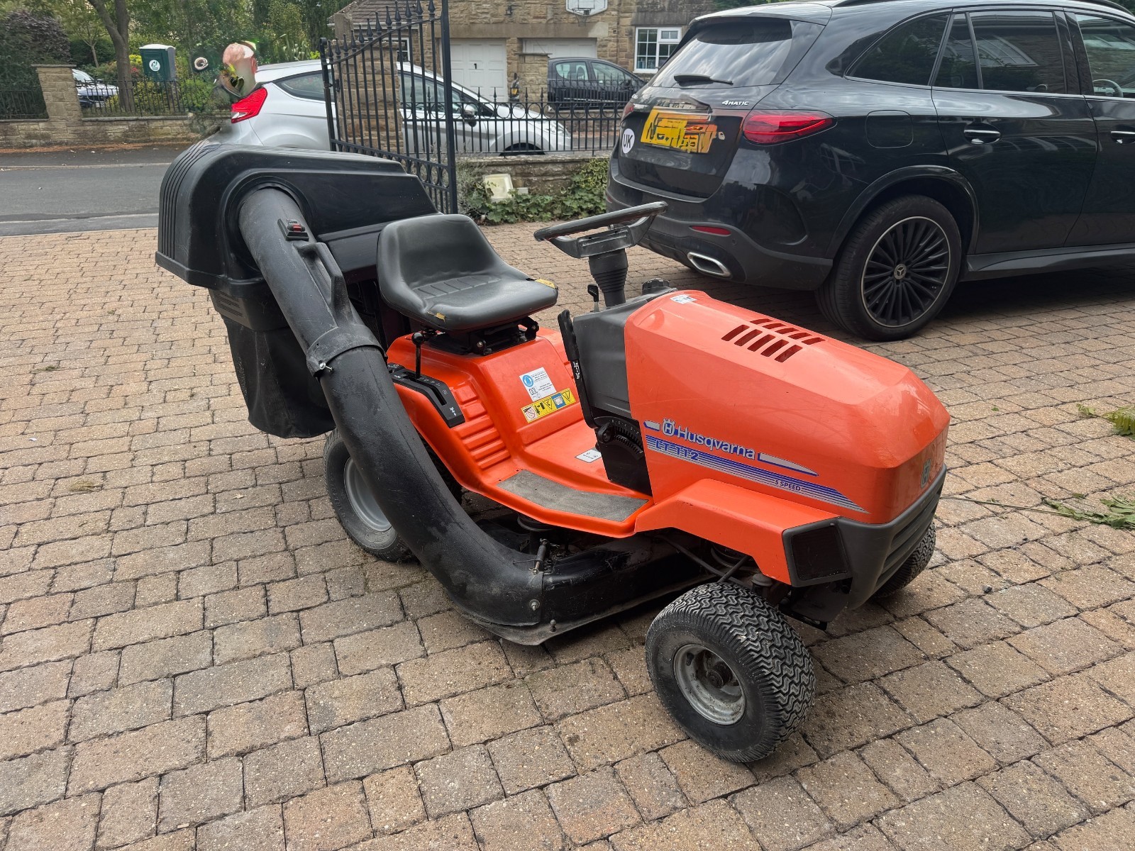 Husqvarna LT 112 Ride-on Lawn Mower with Grass Catcher