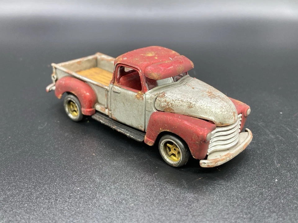 Camión Chevy 3100 1950 oxidado desgastado granero encontrar 1/64 diecast camioneta personalizada Foto 2 de 4