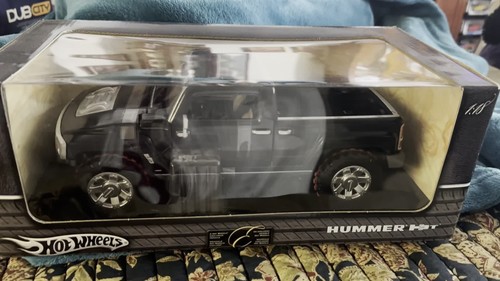 HOT WHEELS BLACK HUMMER H3T METAL 1:18 Preowned never open - Video 1 of 1