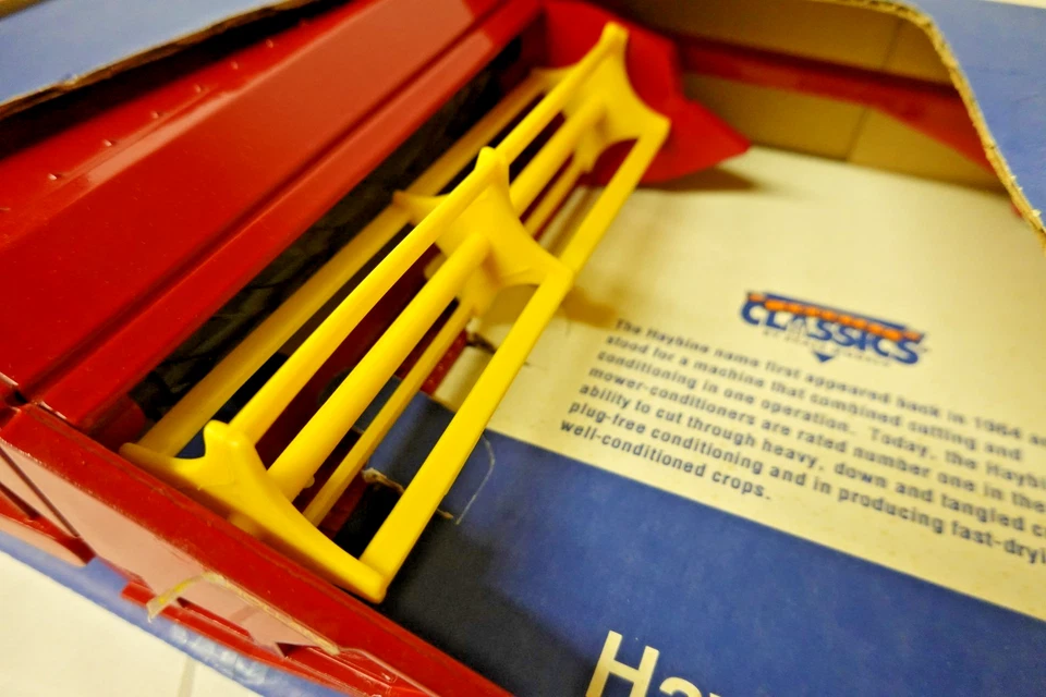 SCALE MODELS FH-JLE394DS  NEW HOLLAND HAYBINE 1:16 SCALE - Image 4 of 4