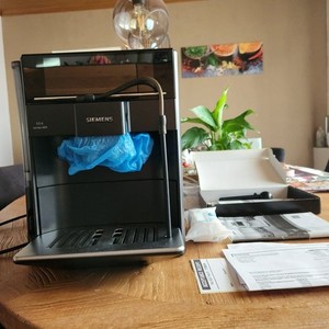 Siemens EQ 6 Series 400 Kaffeevollautomat, Schwarz