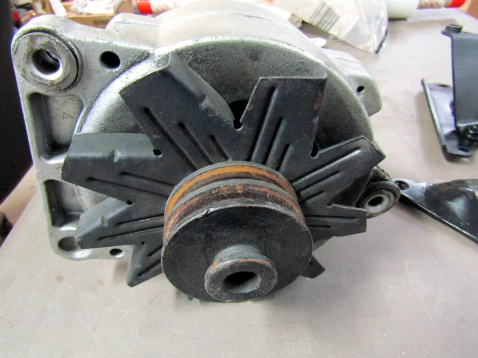 Alternador Mopar Dodge Plymouth con soportes motor 400 ci Foto 4 de 4