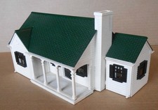 PLASTICVILLE HOUSE. RE-PAINTED CHECKOUT THE 3 PICTURES. LIONEL COMPATIBLE.