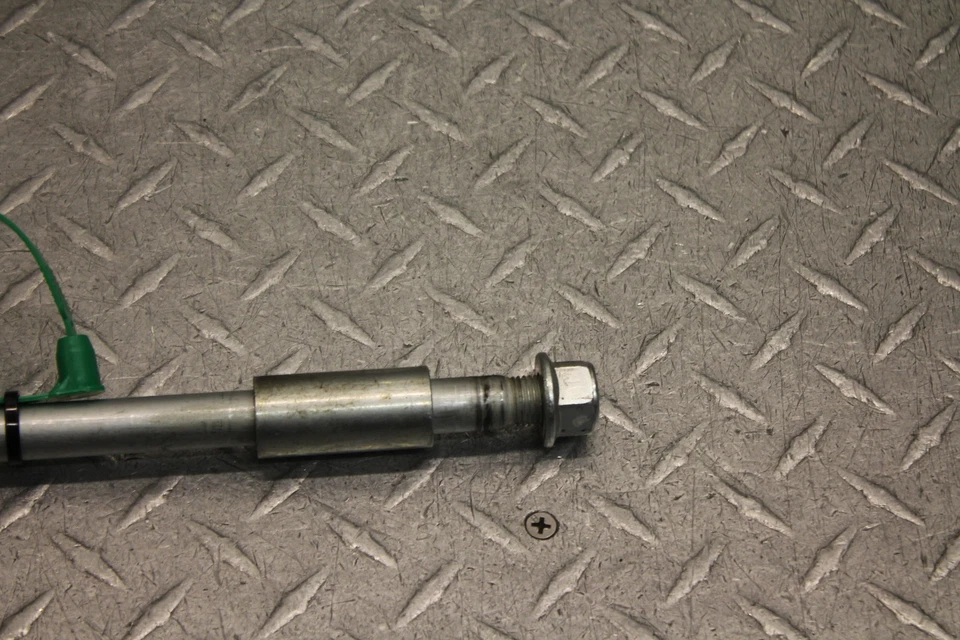 Suzuki Tu250X 2013 llanta trasera eje pivote perno Foto 4 de 4