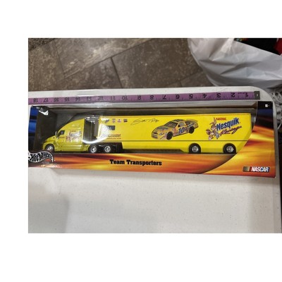 Hot Wheels Nesquik Transporter 1:64 NASCAR 2000 Busch Series