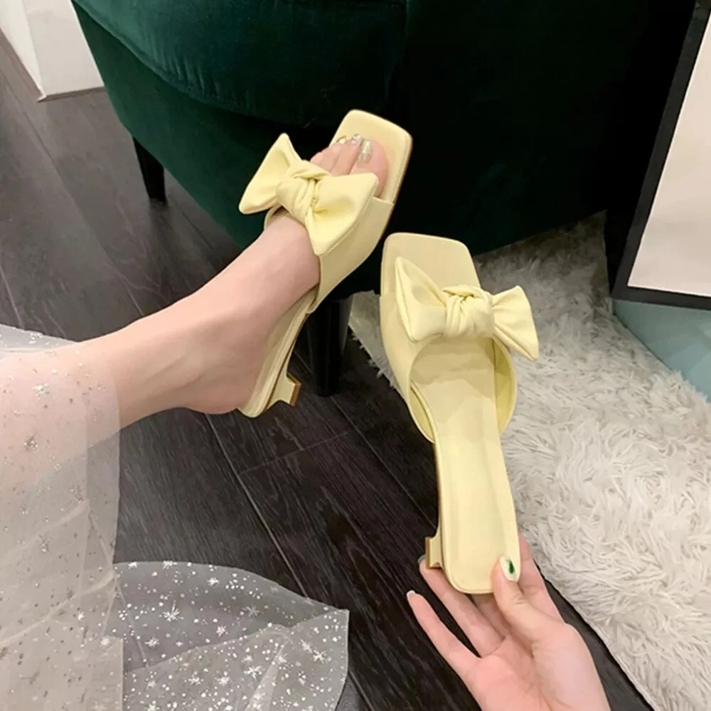 Ciabatte con tacco Alemena bianchi Zapatos