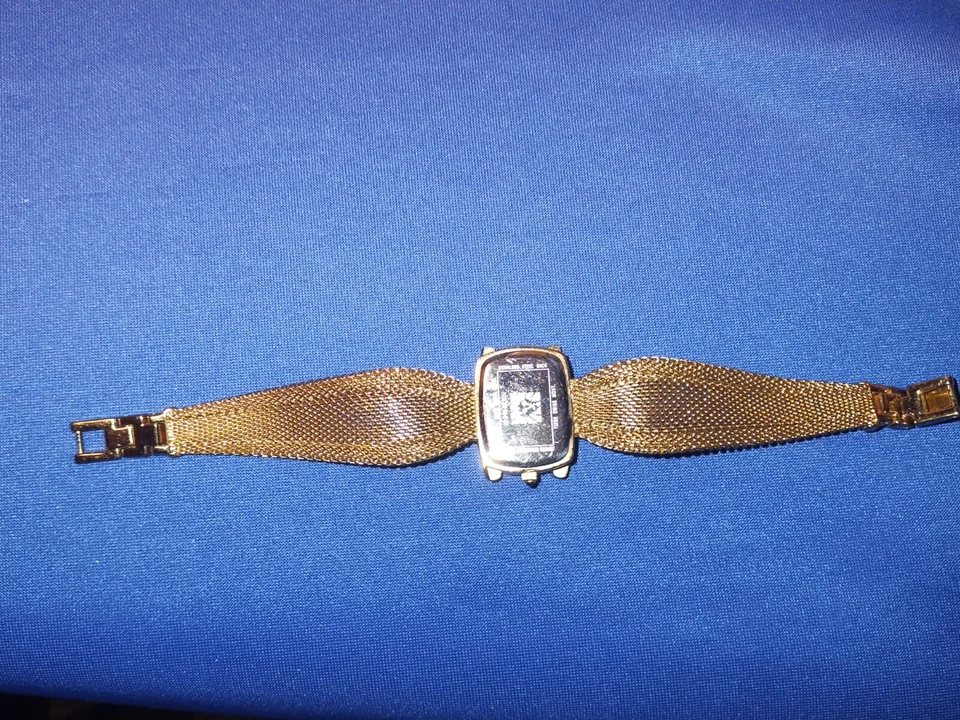 Vintage Anne Klein Diamond Swiss Covered Ladies Watch ** New Battery Runs Great* - Image 3 of 4