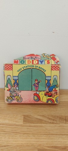 Vintage Noddy's Toy Station Of Books - Enid Blyton Childs Collectable Books 1956 - Picture 2 of 14