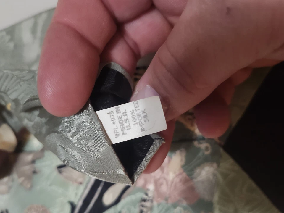 Vtg WEMBLEY 100% Silk Tie Endangered Species Octopus & Killer Whale Necktie - Image 3 of 3