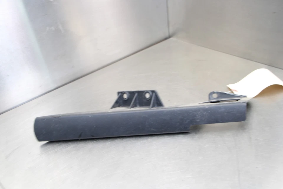 04-05 SUZUKI GSXR600 REAR BACK DRIVE CHAIN GUARD COVER SHIELD Foto 4 de 4