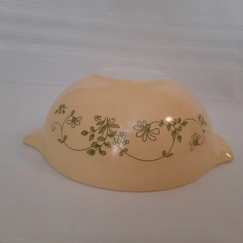 Vintage Pyrex Shenandoah Cinderella Nesting Mixing Bowl, #443