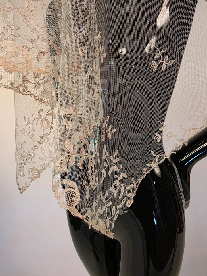 VICTORIAN 19TH C HAND MADE BRIDAL WEDDING LACE BONNET VEIL FOR DRESS - Image 4 of 4