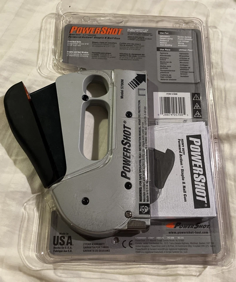 Pistola grapadora de acción delantera Black & Decker PowerShot 5700M para grapas y brads Foto 2 de 2