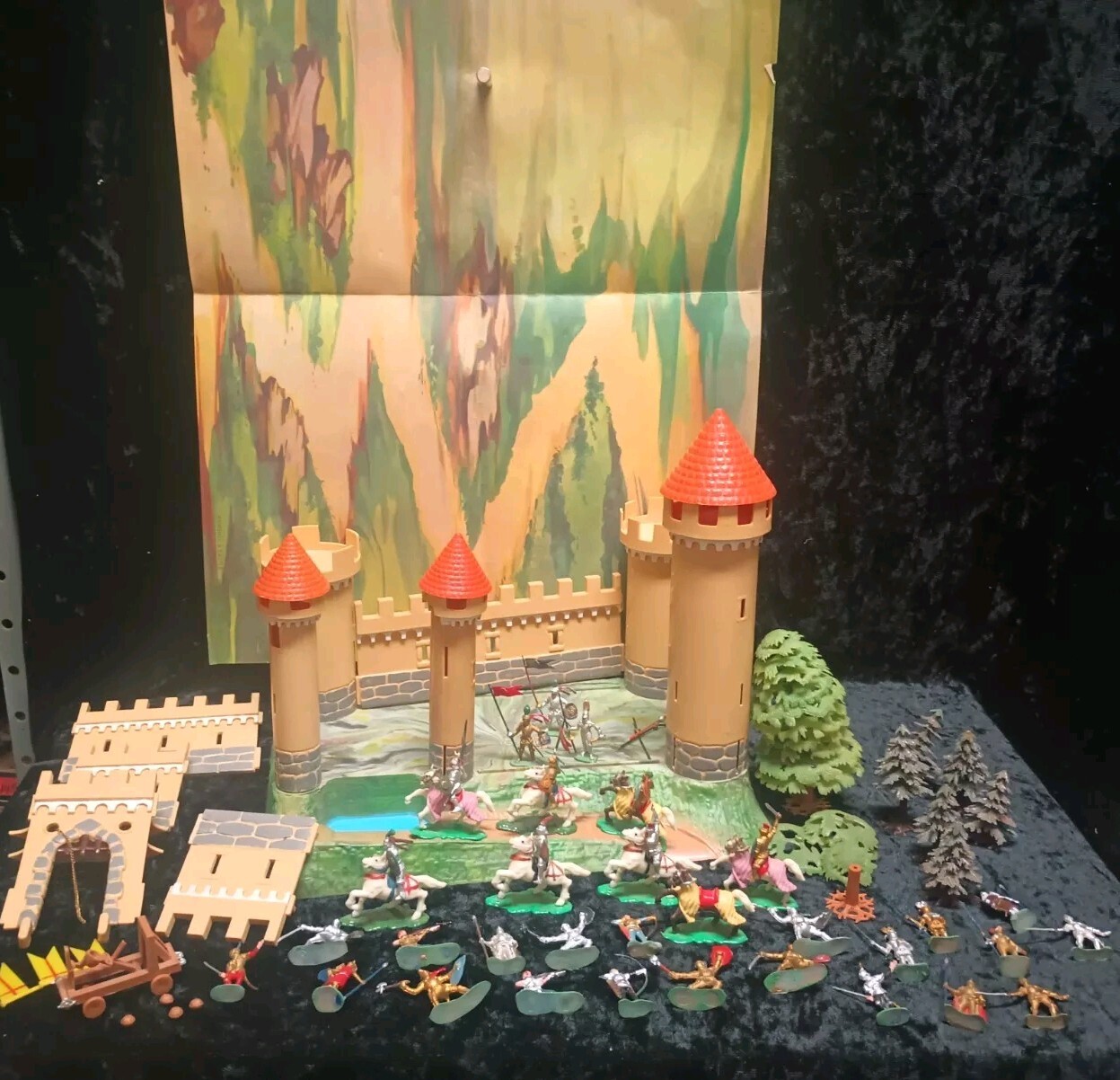 Marx Miniature Knights And Castle Playset Vintage Original Middle Ages