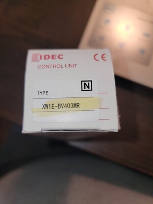 IDEC  XW1E-BV403MR Push Button Switch NEW IN BOX FREE SHIPPING
