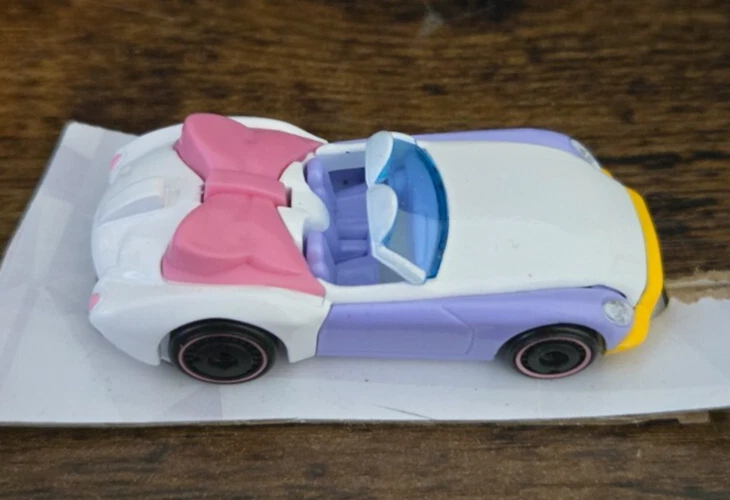 Disney - Hot Wheels - Daisey - 2 1/2" - 1:64 - Toy Car - Image 3 of 4