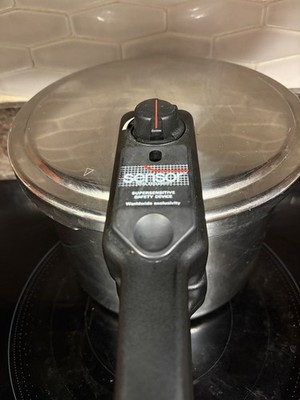 VINTAGE T-FAL SENSOR PRESSURE COOKER 6L MODEL SA SEB 3215 With STEAM BASKET