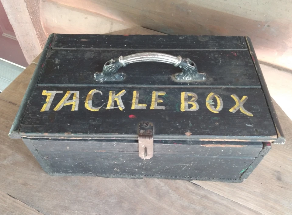 Vintage FolkArt Painted TACKLE BOX Wooden Primitive Wood Fishing Lure Chest - Image 3 of 4
