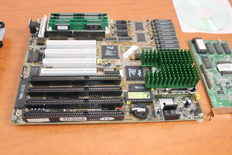 PC VINTAGE - Pentium 166 MHz 32 Mb RAM ATI MACH64 -  RETRO COMPUTER - Bild 2 von 4