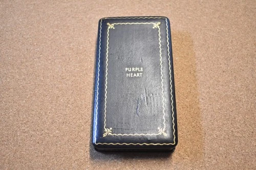 WW2 US Military Wound Medal Case w/ Lapel Pin