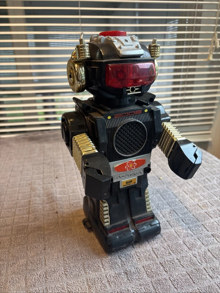 Magic Mike II Robot 2002 Vintage Untested ￼ - Image 2 of 4