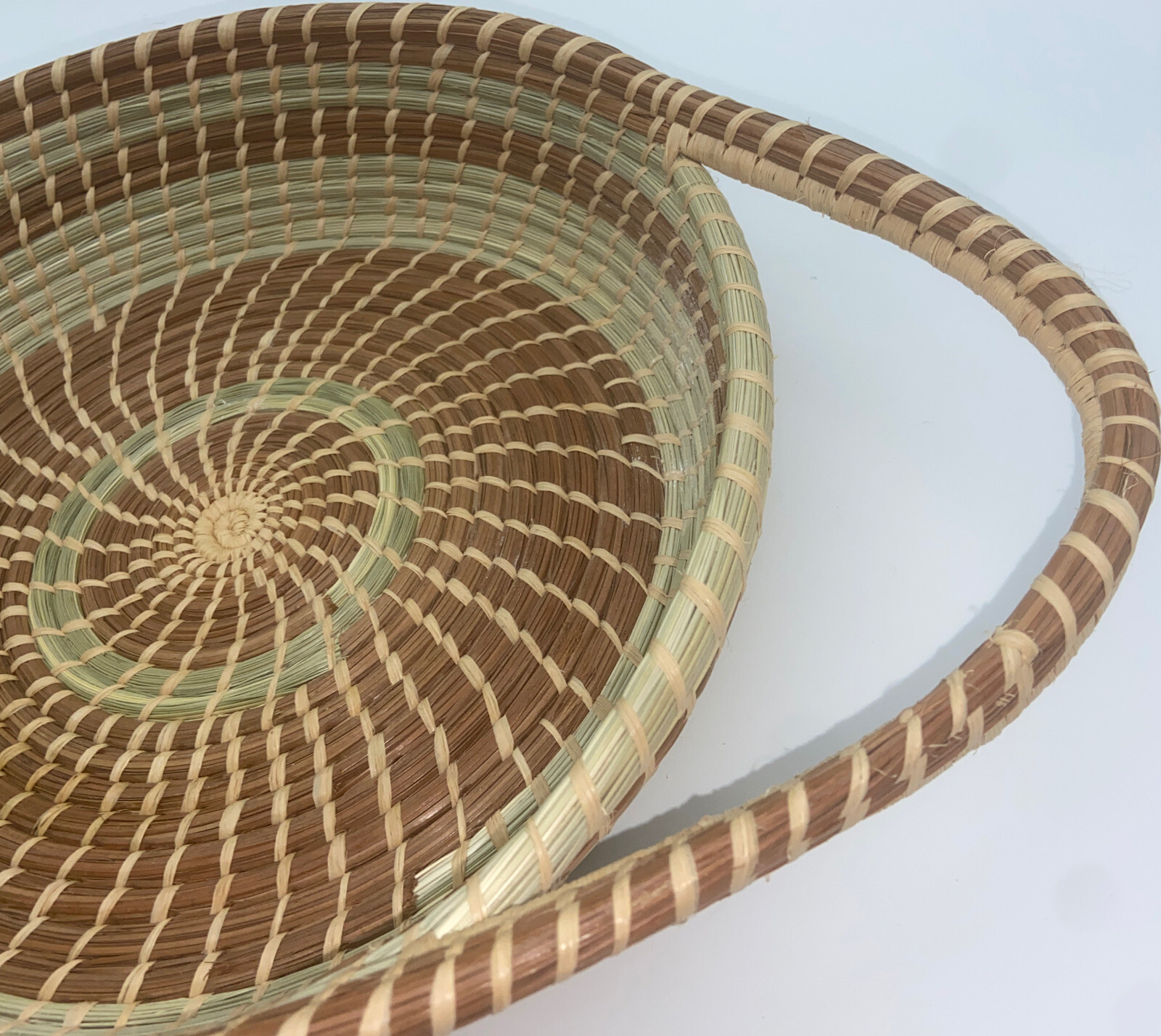 NATIVE GULLAH CHARLESTON FANNER 10” LARGE ROUND WOVEN SWEETGRASS BASKET