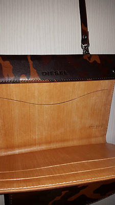Pochette Plate DIESEL En Cuir Véritable - Imprimé Camouflage Marron/Camel - Neuf Avec Étiquettes