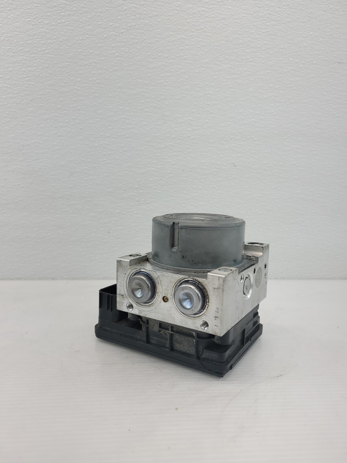 2016 15 17 LINCOLN MKC ABS ANTI LOCK BRAKE PUMP AND MODULE OEM EJ7C